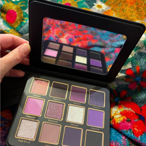 *NEW* Cosmic Brushes Gothic Palette / Glam Eyeshadow Purple Palette - NIB - Picture 5 of 10